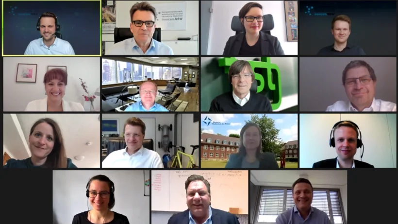 Screenshot von der digitalen Beiratssitzung auf Zoom, der alle Mitglieder und das Team von innocam.NRW in einem Raster zeigt.