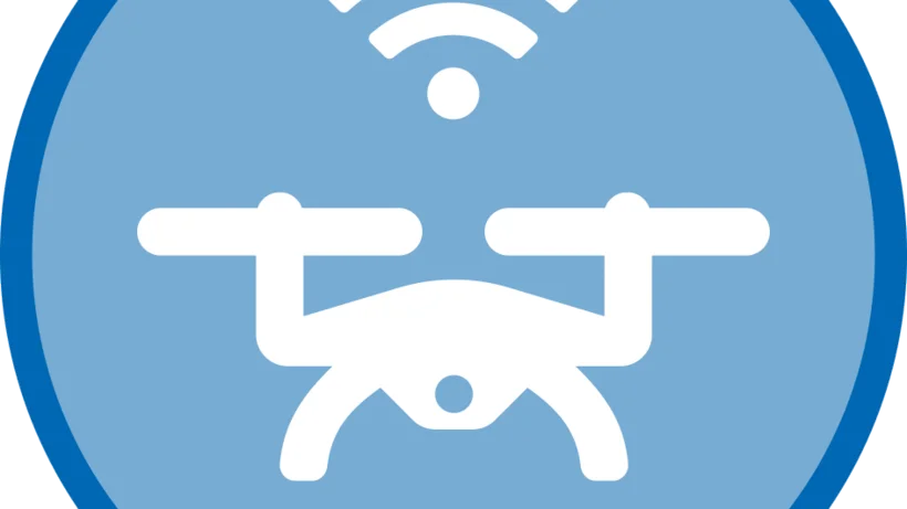 Piktogramm einer Drohne mit WLAN-Symbol darüber, weiß auf hellblauem Hintergrund in einem blauen Kreis – symbolisiert den Arbeitskreis Luft.