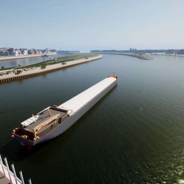 Ein Frachtschiffe liegt auf einem breiten Fluss. 