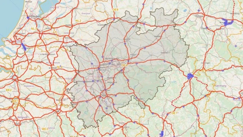 Ein Kartenausschnitt der Nordrhein-Westfalen und angrenzende Länder zeigt, mit Hauptvekehrsadern als roten Linien und Blauen Punkte, die alle vorhandenen Roadsideunits repräsentieren.utobahnen 