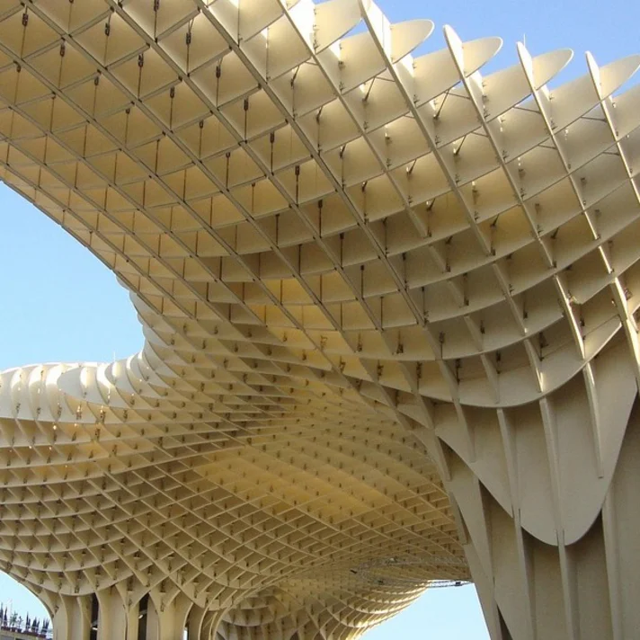 Bild einer Leichtbaustkulptur mit dem Logo der ITS und dem Hinweis , dass der Kongress vom 19. - 21. Mai 2025 in Sevilla stattfindet.